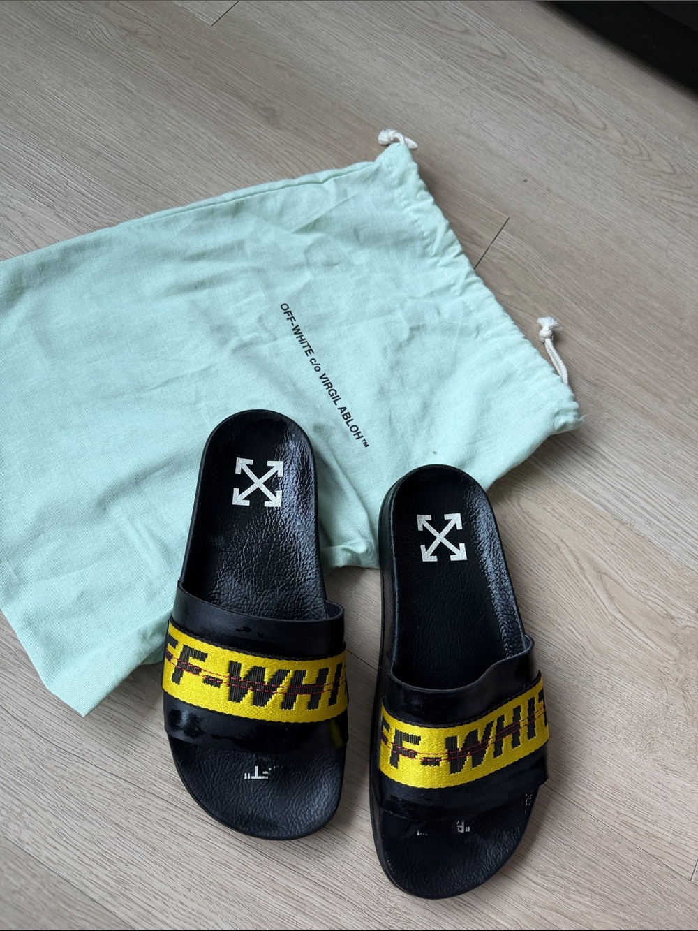 Size 37 off-white slides